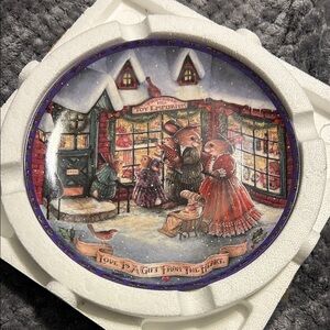 1993 "Love is a Gift from the Heart" Susan Wheeler Plate Crestley Collection